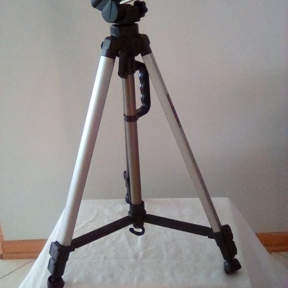 Adjustable camera tripod - Picture 3 of 5